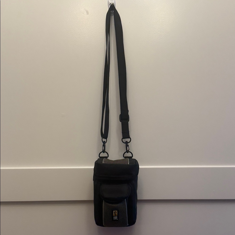 Case Logic Compact Camera Bag Black w/ Adjustable Shoulder Strap Padded Zippered